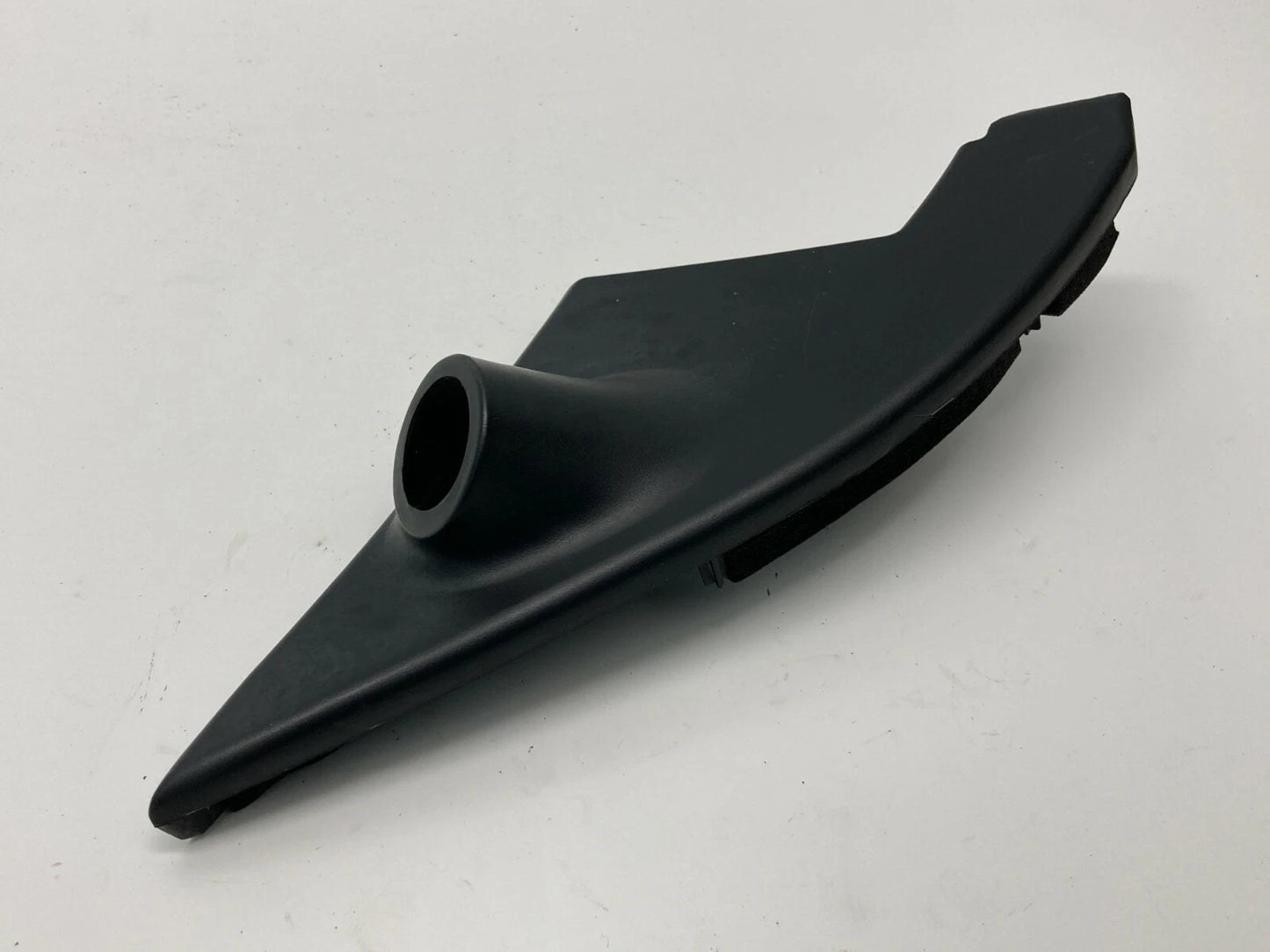 2001-2005 KIA RIO FRONT RIGHT SIDE INTERIOR DOOR CORNER COVER TRIM GARNISH OEM