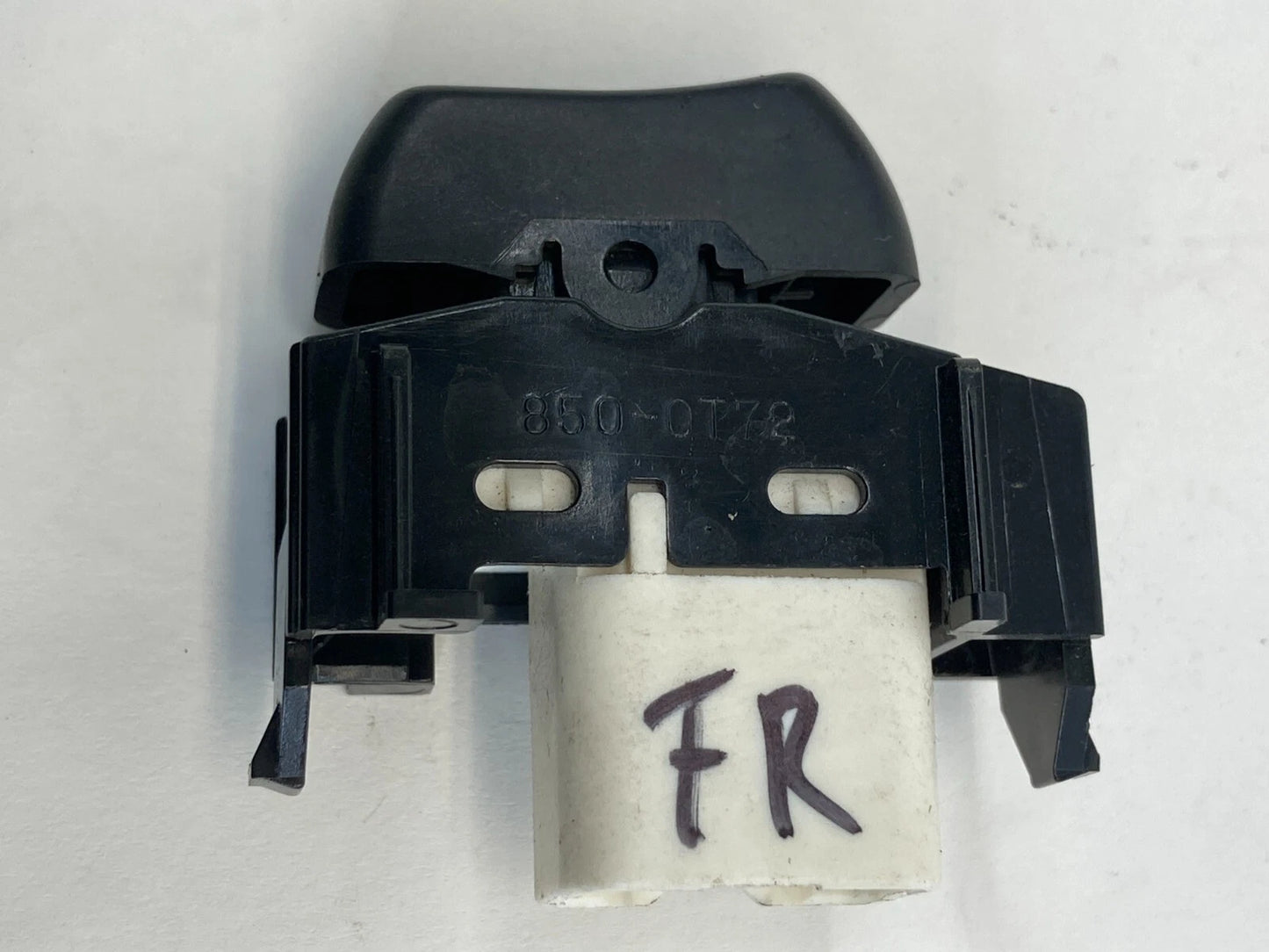 2004-2009 TOYOTA PRIUS FRONT RIGHT SIDE DOOR LOCK CONTROL SWITCH 850-0T72 OEM