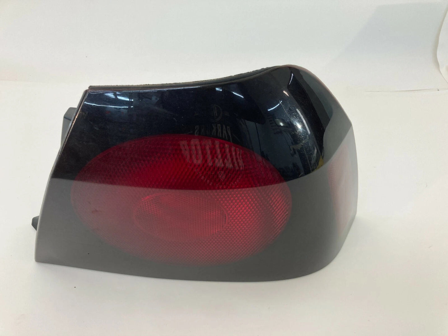 2000-2004 CHEVROLET IMPALA REAR RIGHT PASSENGER OUTER TAIL LIGHT 16525262 OEM