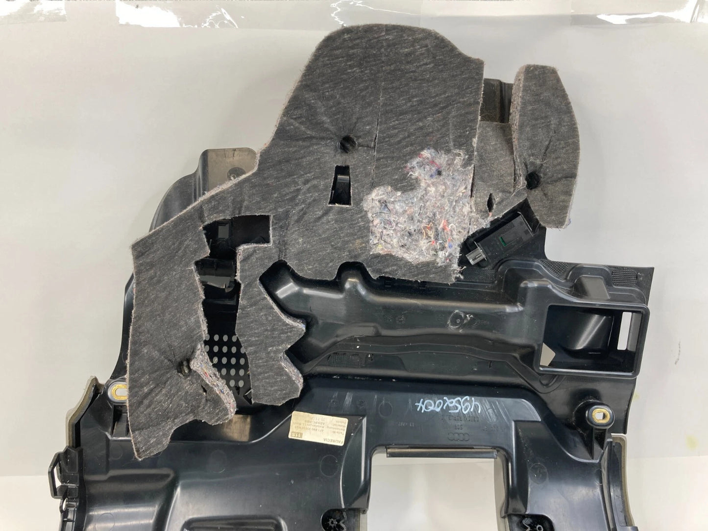 05-11 AUDI A6 QUATTRO UNDER DASH KNEE BLOSTER COLUMN KICK COVER TRIM 4F1-880-301