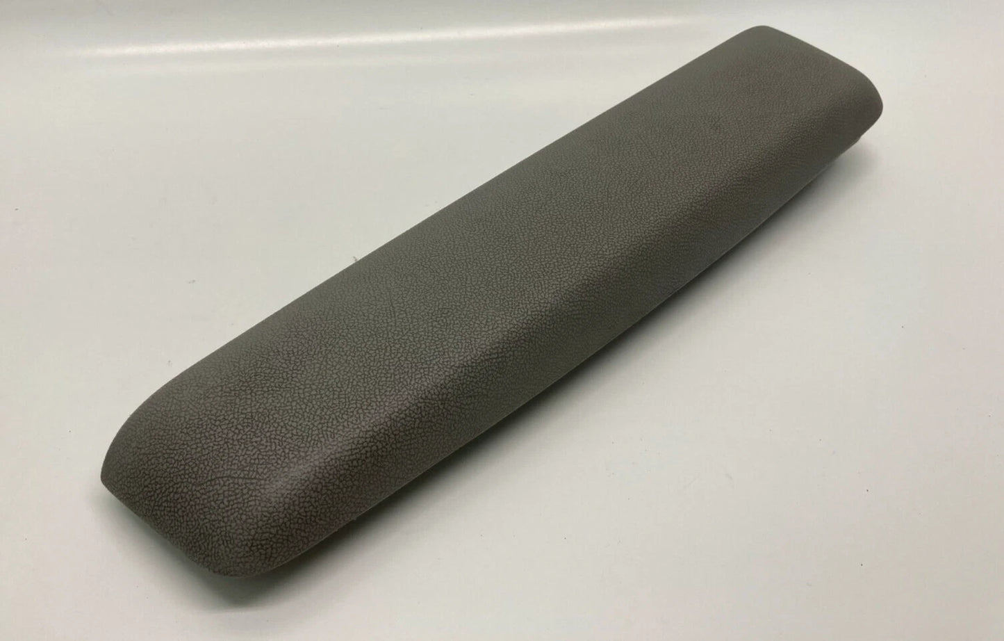 05 06 07 08 09 CHEVROLET EQUINOX RIGHT SIDE INTERIOR DOOR ARMREST ARM REST OEM