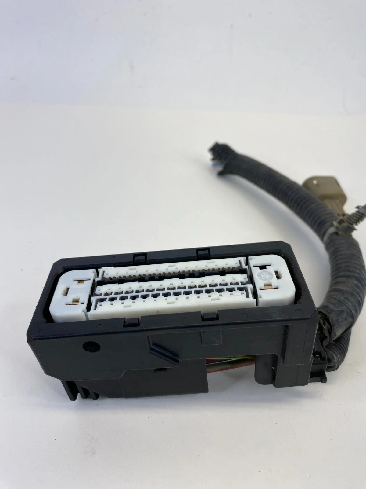 2013 2014 FORD EXPLORER 3.7L AT ABS PUMP ANTI LOCK BRAKE PLUG CONNECTOR OEM