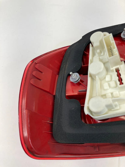 07 08 BMW 328XI REAR RIGHT PASSENGER SIDE OUTER TAIL LIGHT TAILLIGHT 7161956 OEM