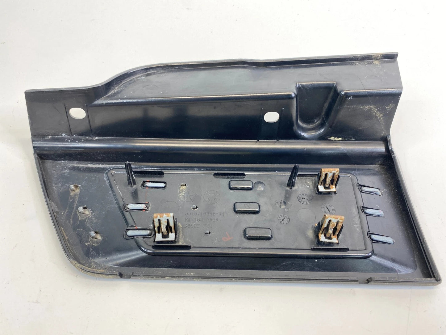 2007-2011 DODGE NITRO FRONT RIGHT EXTERIOR FENDER GRILLE TRIM MOLDING 55157164AE