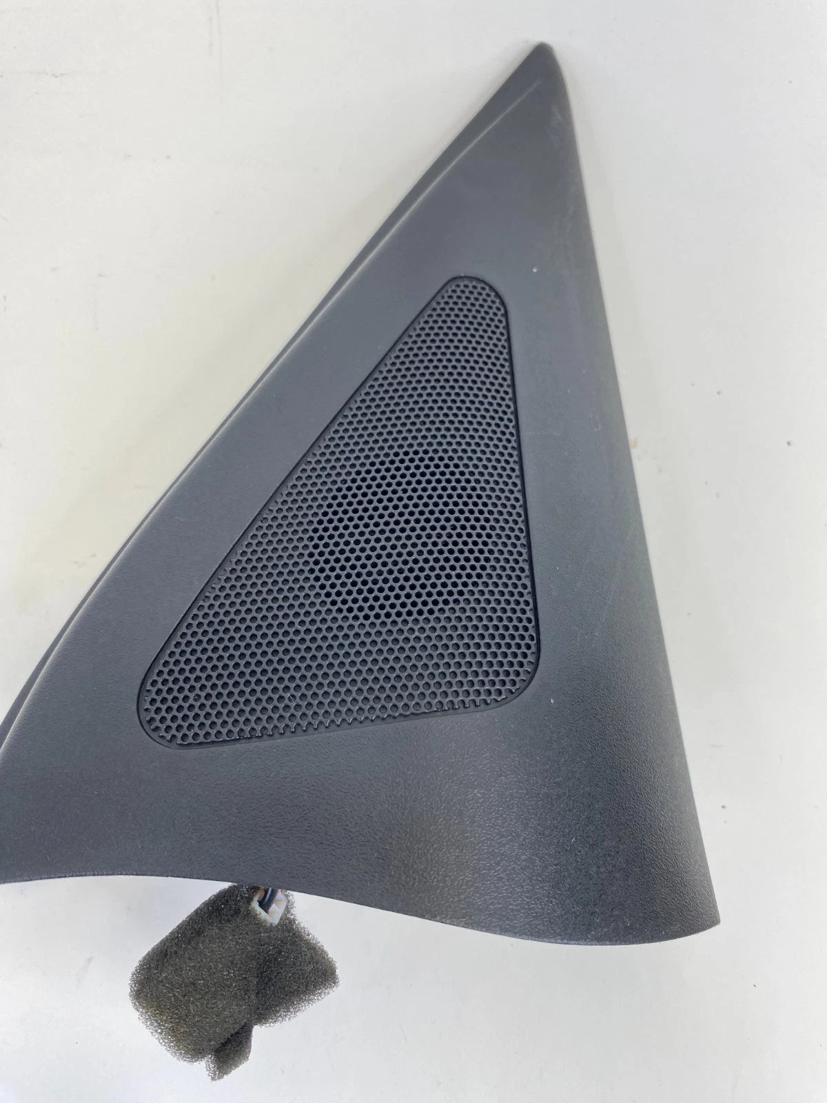 2007-2012 Hyundai Santa Fe Front Right Door Corner Cover w/ Tweeter 87660-0W020