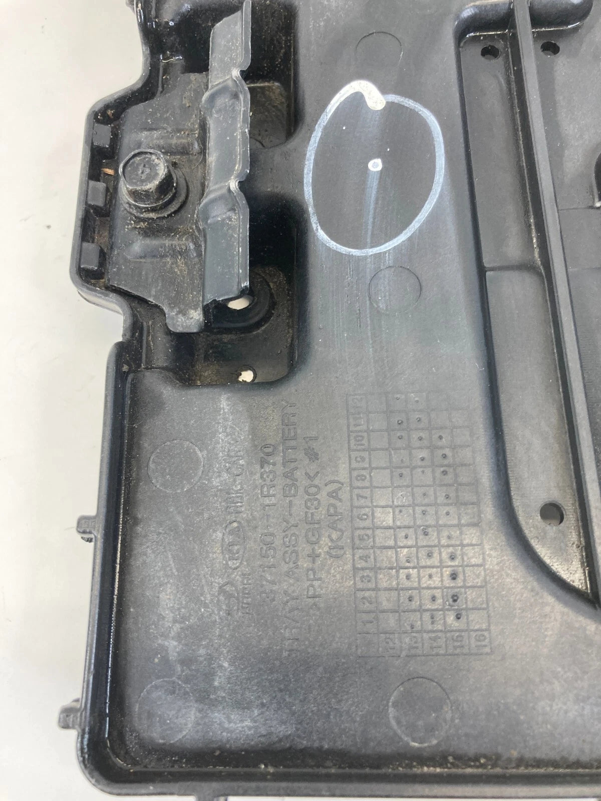 2013-2017 HYUNDAI ACCENT BATTERY TRAY HOLDER BRACKET SUPPORT 37150-1R370 OEM