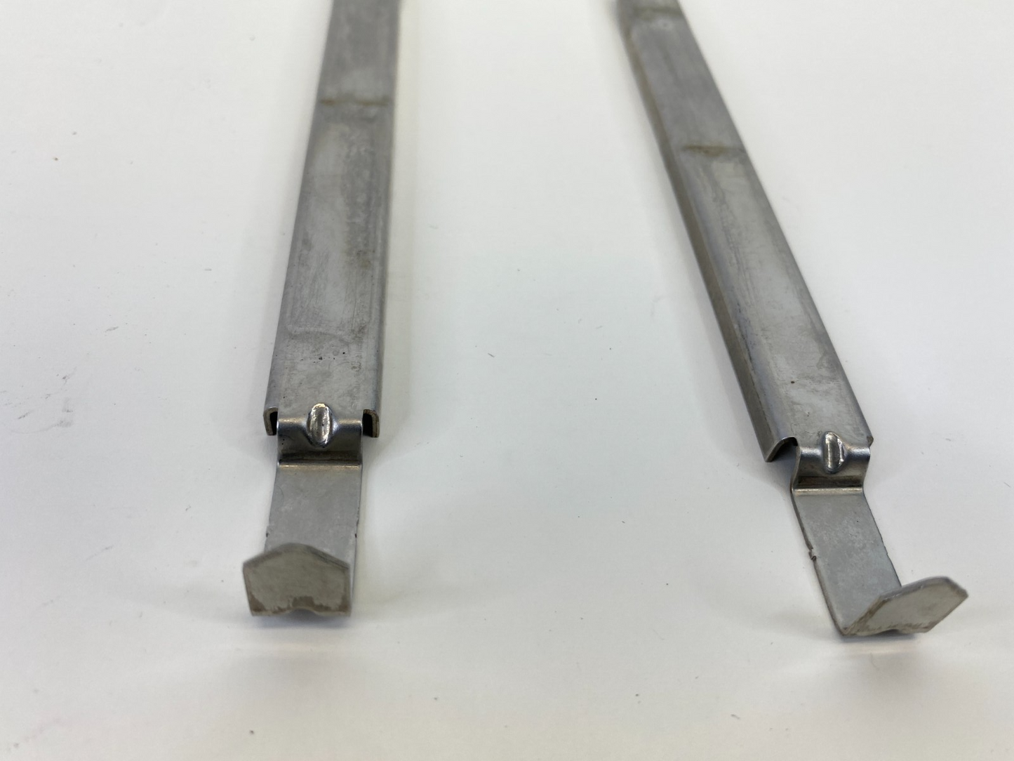 2002-2004 Volvo S40 Front Left Or Right Side Headlight Headlamp Bracket Support