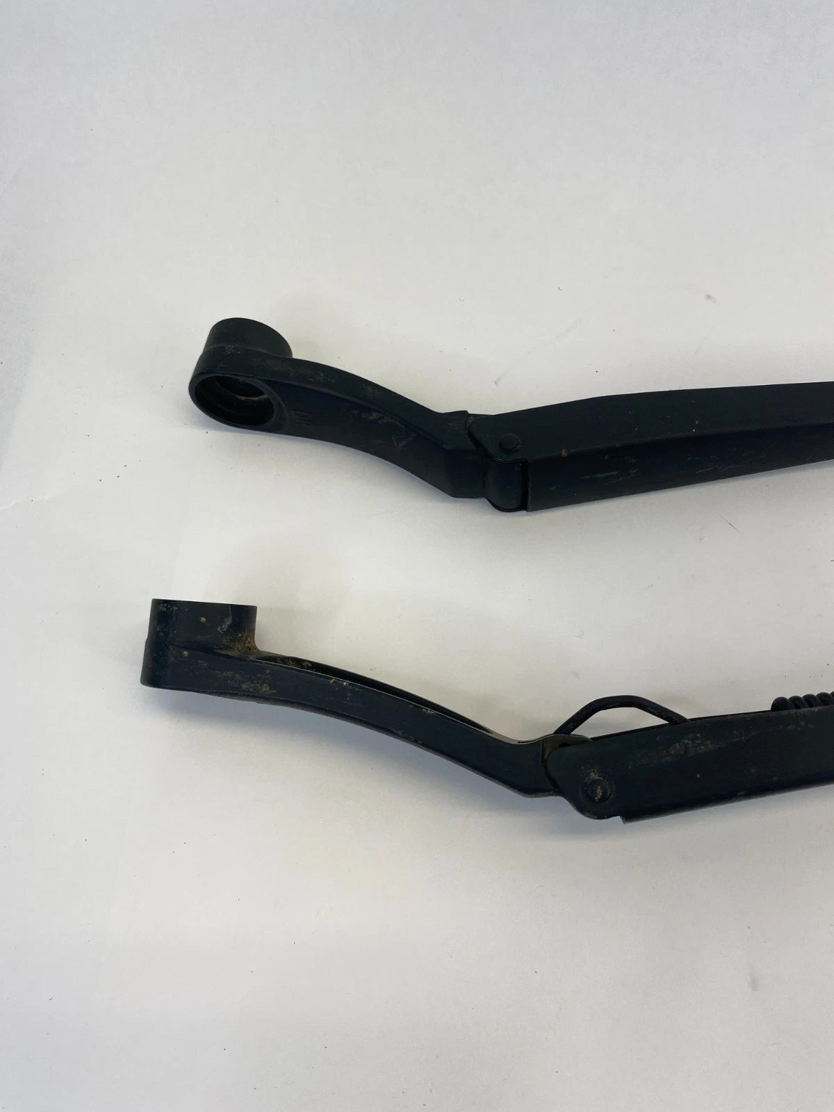 2010-2013 KIA FORTE FRONT LEFT AND RIGHT WINDSHIELD WIPER ARM SET 97791-KWB OEM