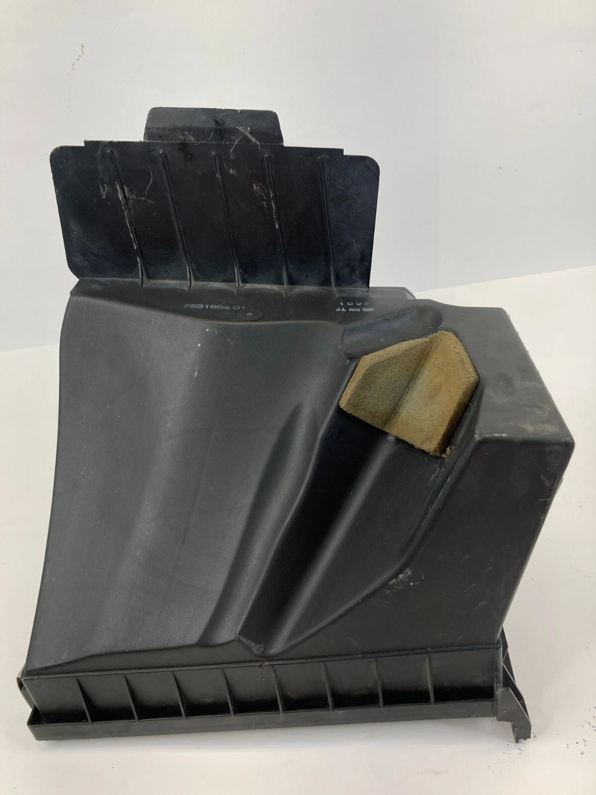 2002-2005 BMW 745i 4.4L V8 AIR CLEANER FILTER BOX LOWER COVER OEM 13717531864