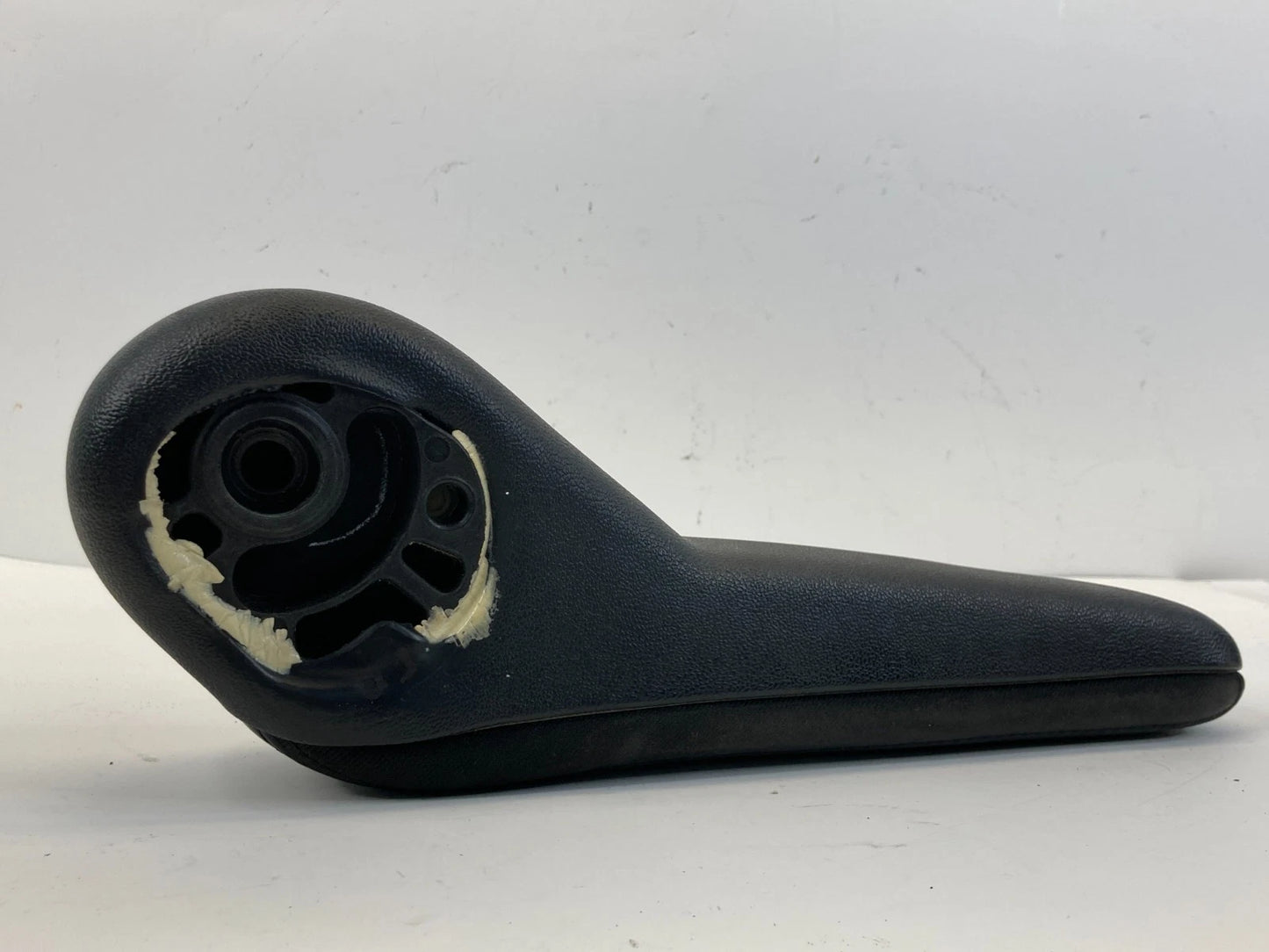 2011-2016 CHRYSLER TOWN & COUNTRY FRONT LEFT SEAT ARMREST ARM REST OUTER OEM