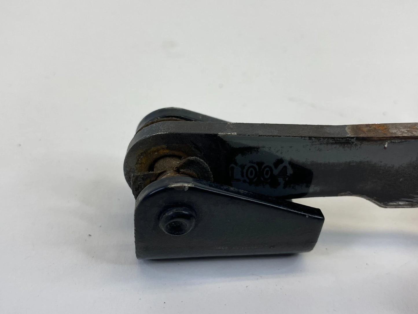 2000-2006 GMC YUKON / XL 1500 / 2500 FRONT LEFT DOOR CHECK STOP STOPPER DETENTE