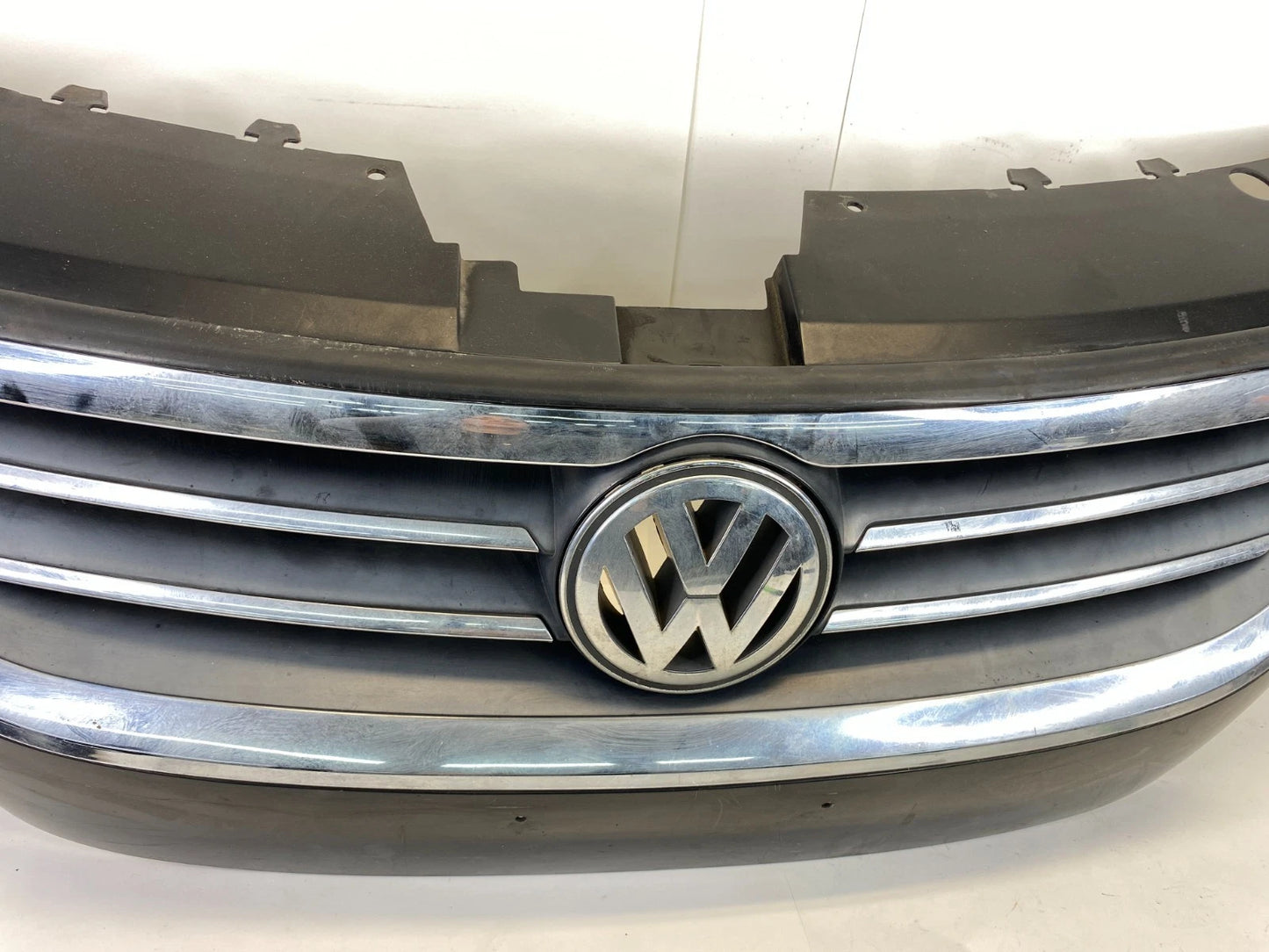 2009-2012 VW VOLKSWAGEN CC FRONT BUMPER UPPER GRILLE CHROME MOULDING OEM