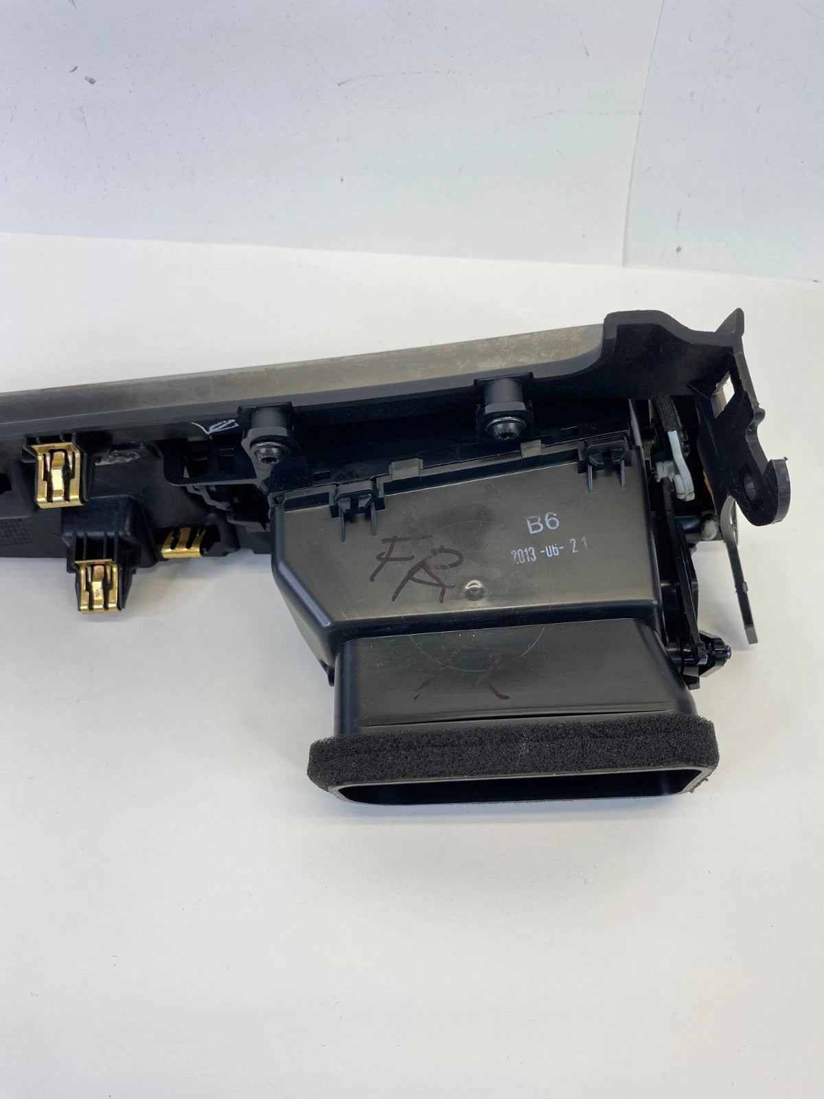 13-19 CADILLAC ATS FRONT RIGHT PASSENGER SIDE DASH AC AIR VENT TRIM 20886792 OEM