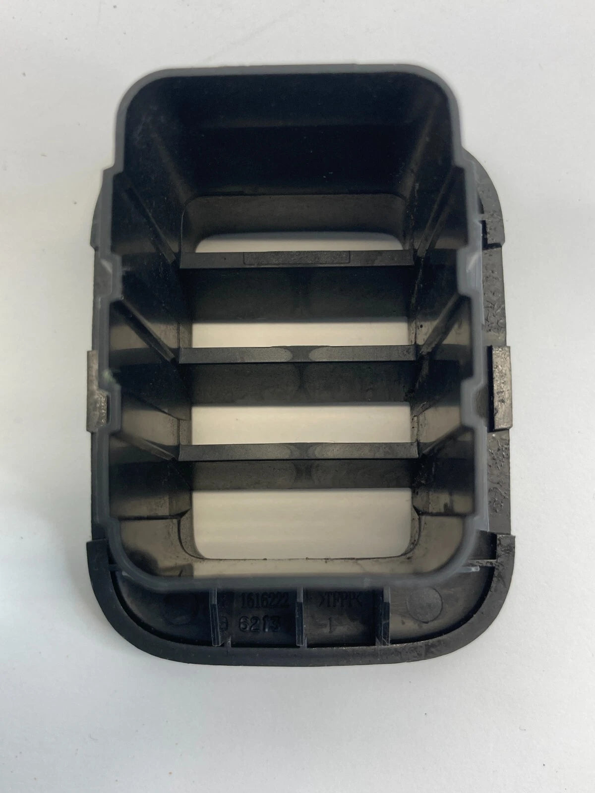 2009-2012 CHEVROLET TRAVERSE CENTER CONSOLE LOWER GRILL GRILLE TRIM COVER OEM