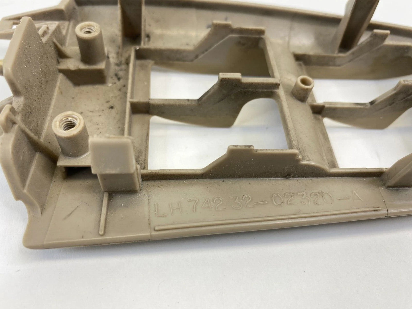 03-08 TOYOTA COROLLA FRONT LEFT DRIVER DOOR WINDOW SWITCH BEZEL TRIM 7423202320A