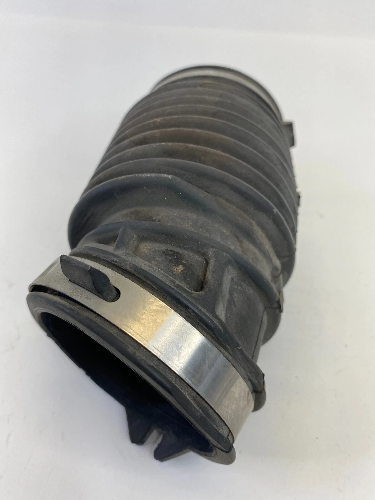 2008-2010 CHEVROLET MALIBU 2.4L AIR CLEANER OUTLET DUCT TUBE PIPE 25842351 OEM