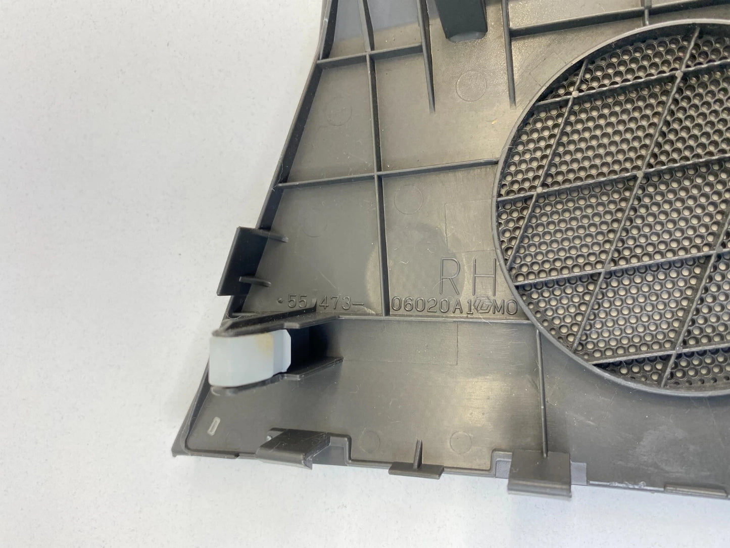 07-11 TOYOTA CAMRY RIGHT SIDE DASH SPEAKER TWEETER GRILLE COVER TRIM 06020A1 OEM