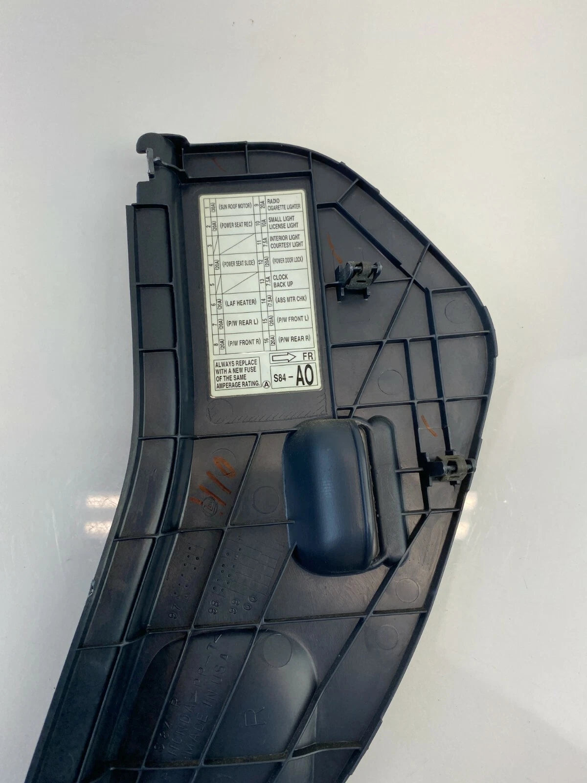 98-02 HONDA ACCORD DASH RIGHT PASSENGER FUSE BOX LID ACCESS END COVER 77211-S84