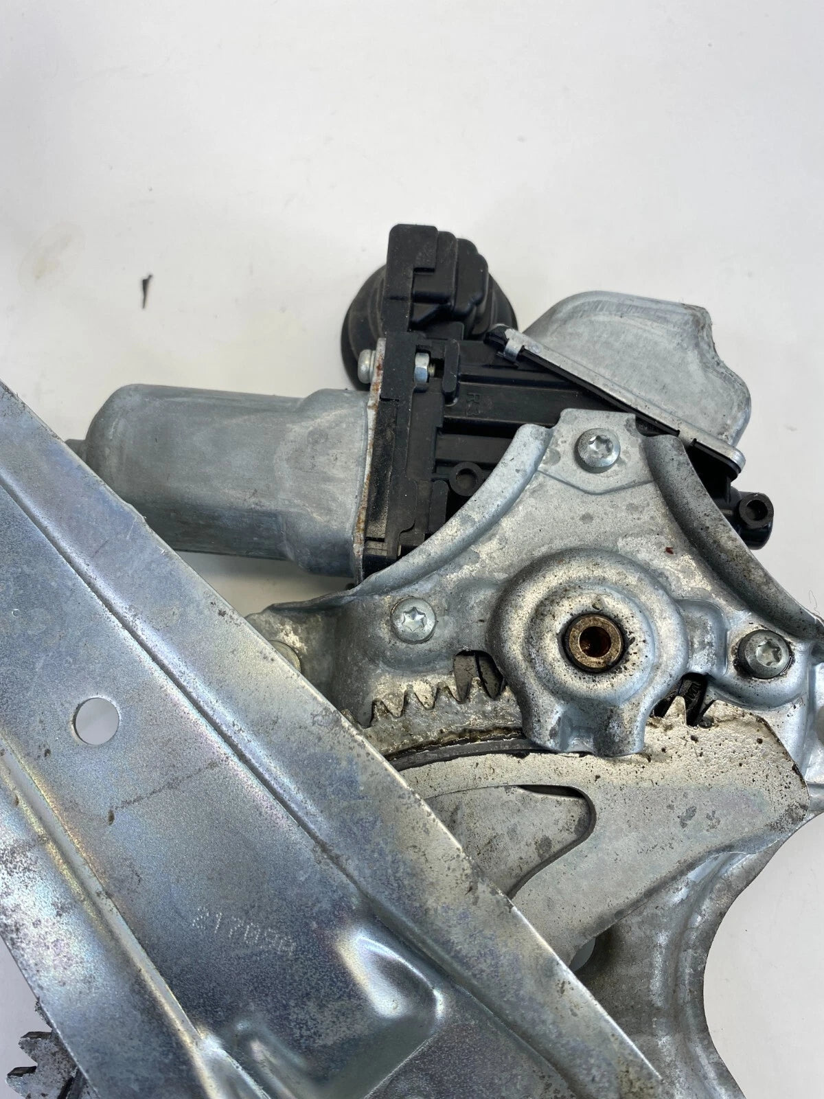 07-11 TOYOTA CAMRY REAR LEFT POWER WINDOW REGULATOR W/ MOTOR 85710-06060 OEM
