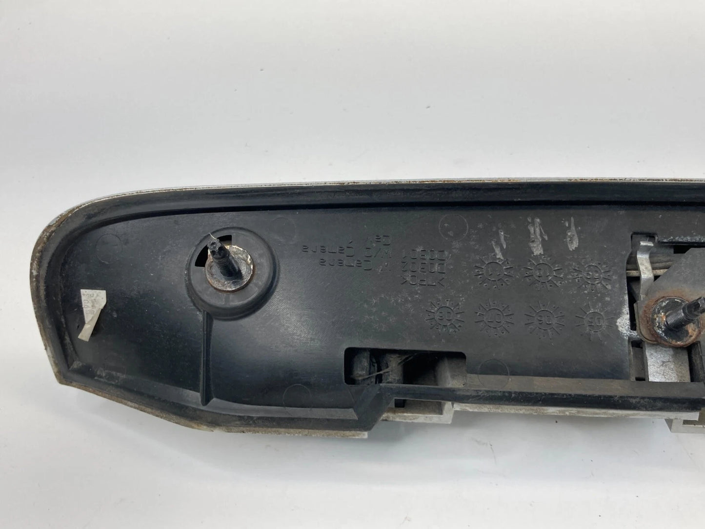 08-17 BUICK ENCLAVE LIFTGATE TRUNK LICENSE FINISH PANEL MOLDING W/ CAMERA OEM