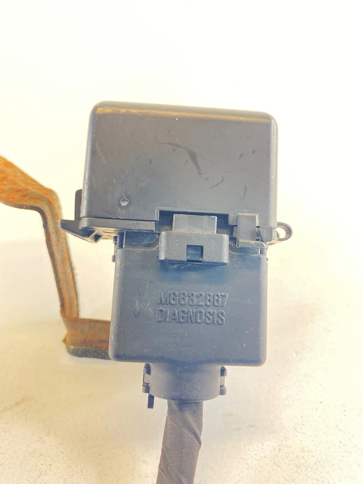 2007-2010 HYUNDAI ELANTRA 2.0L DIAGNOSTIC PLUG PORT SOCKET CONNECTOR MG632867