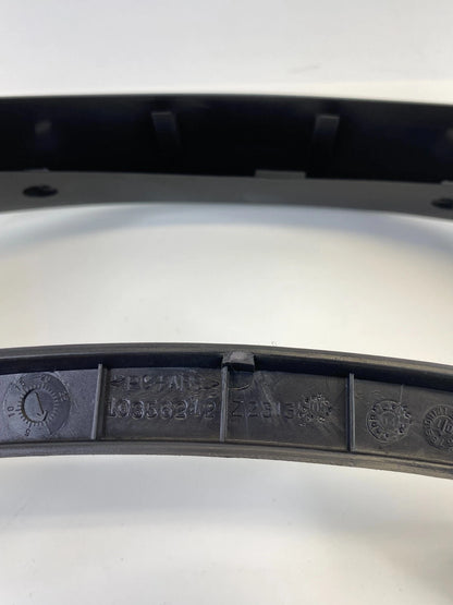 06 07 SATURN VUE DASH INSTRUMENT SPEEDOMETER CLUSTER TRIM COVER BEZEL 10356212