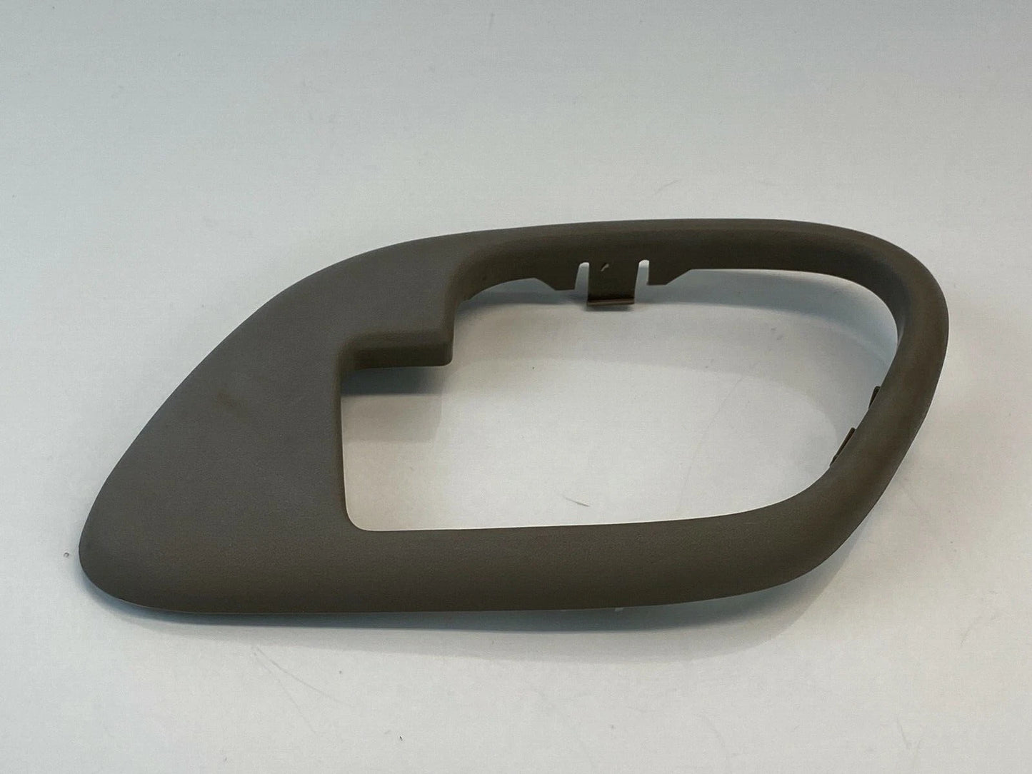 1995-1999 CHEVROLET SUBURBAN C1500 C2500 REAR RIGHT SIDE INNER DOOR HANDLE BEZEL