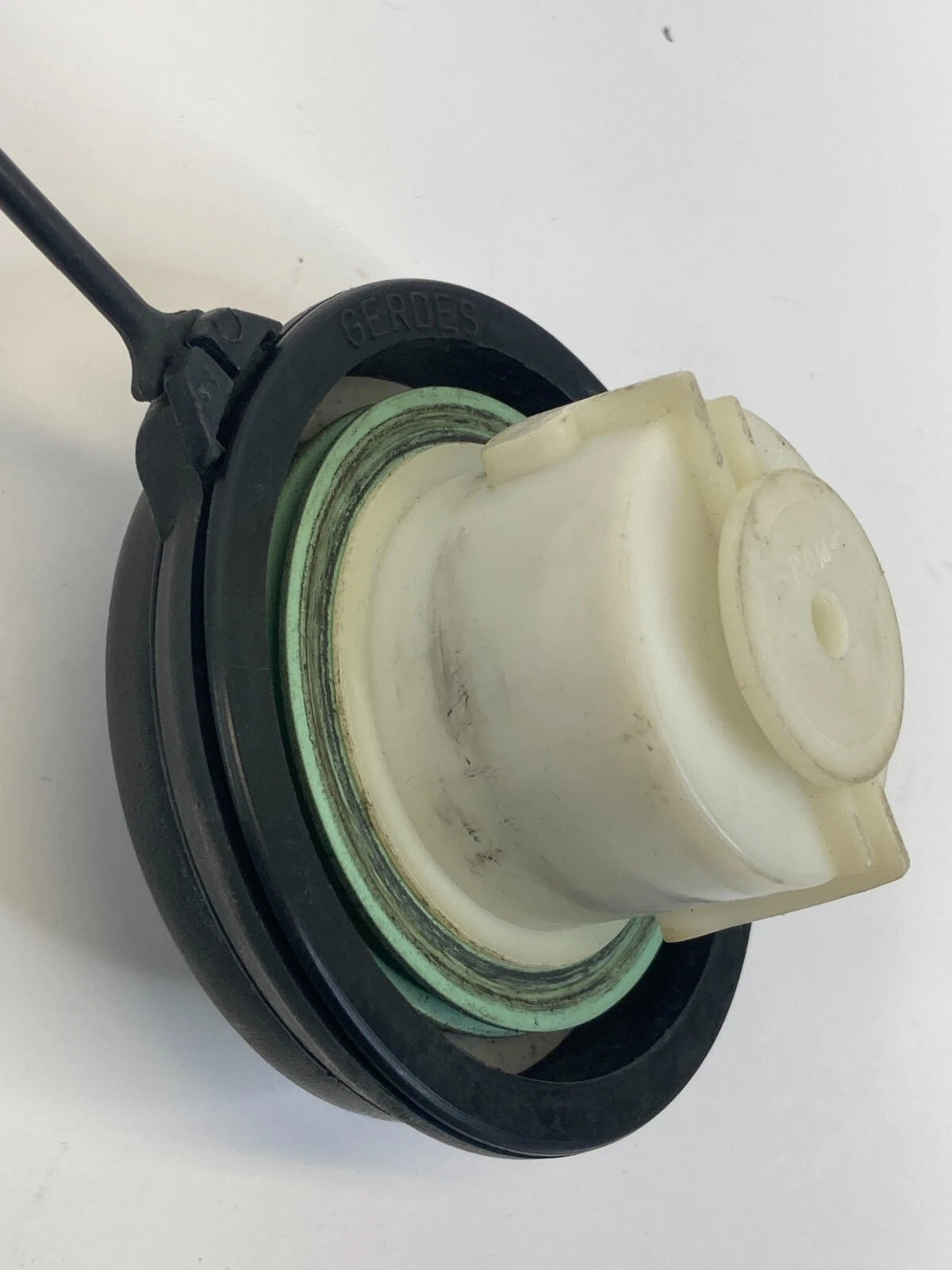 2009 2010 2011 CADILLAC STS FUEL FILLER GAS TANK LID CAP COVER OEM