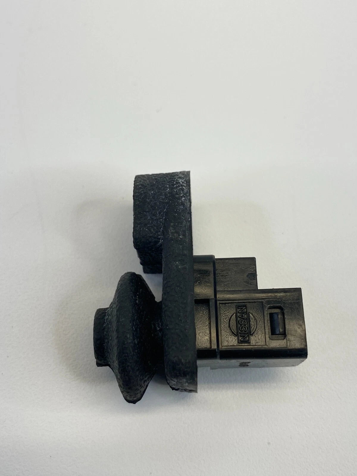 2003-2008 INFINITI G35 SEDAN DOOR AJAR JAMB LIGHT LAMP SWITCH BUTTON