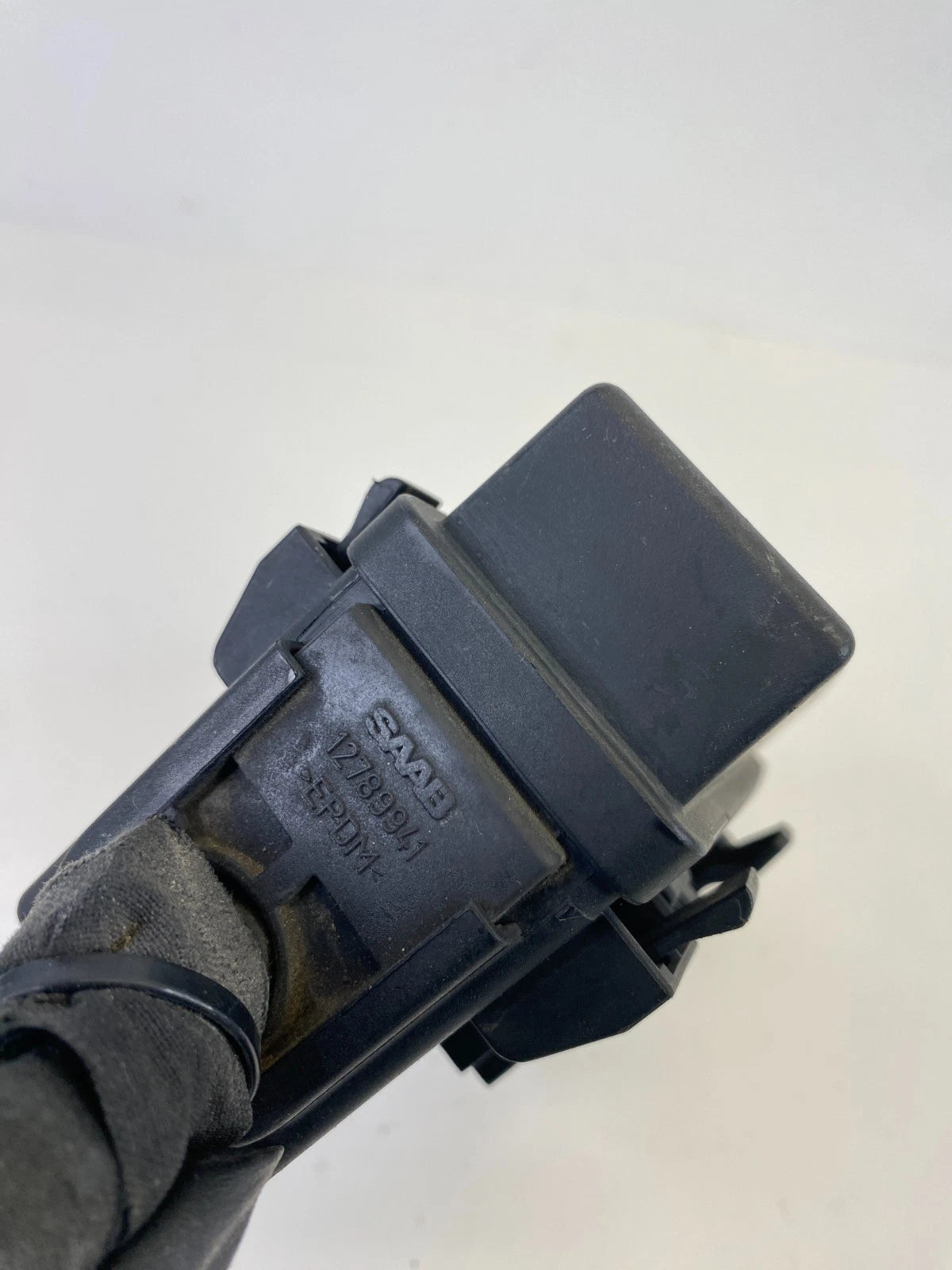 2003-2011 SAAB 9-3 93 2.0L L4 ENGINE FUSE BOX RELAY W/COVER CAP 12788776 OEM