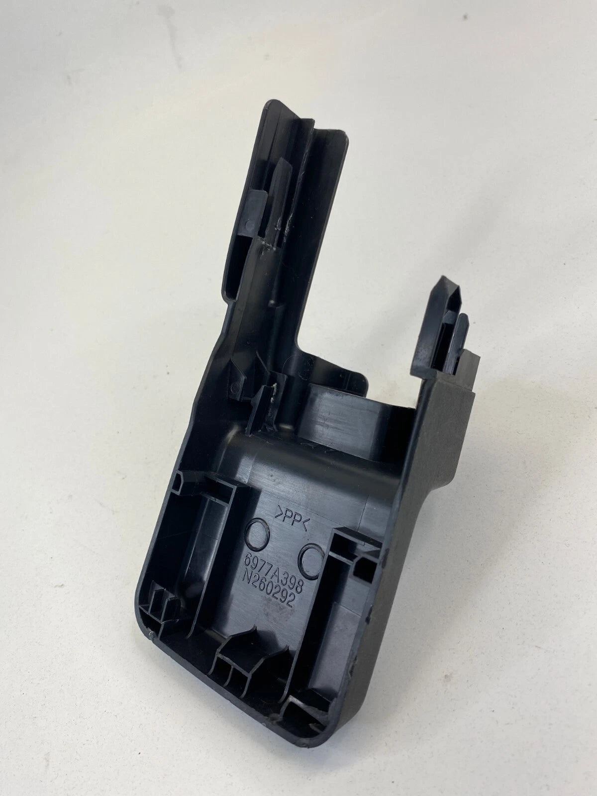 2008-2017 MITSUBISHI LANCER DE 4DR FRONT RIGHT SEAR RAIL CAP COVER TRIM 6977A398