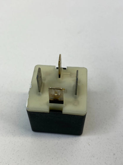 1998-2010 VOLKSWAGEN NEW BEETLE HATCHBACK MULTIPURPOSE RELAY 141951253B OEM