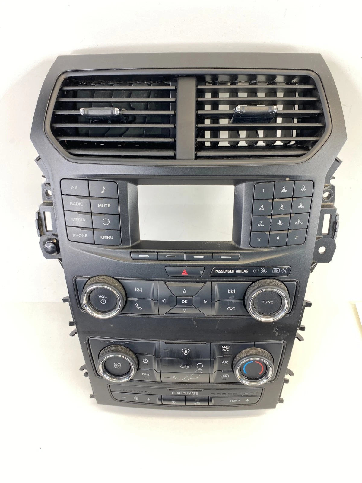 18 19 FORD EXPLORER RADIO & CLIMATE CONTROL TRIM BEZEL W/AIR VENT JB5T-18A802-LB