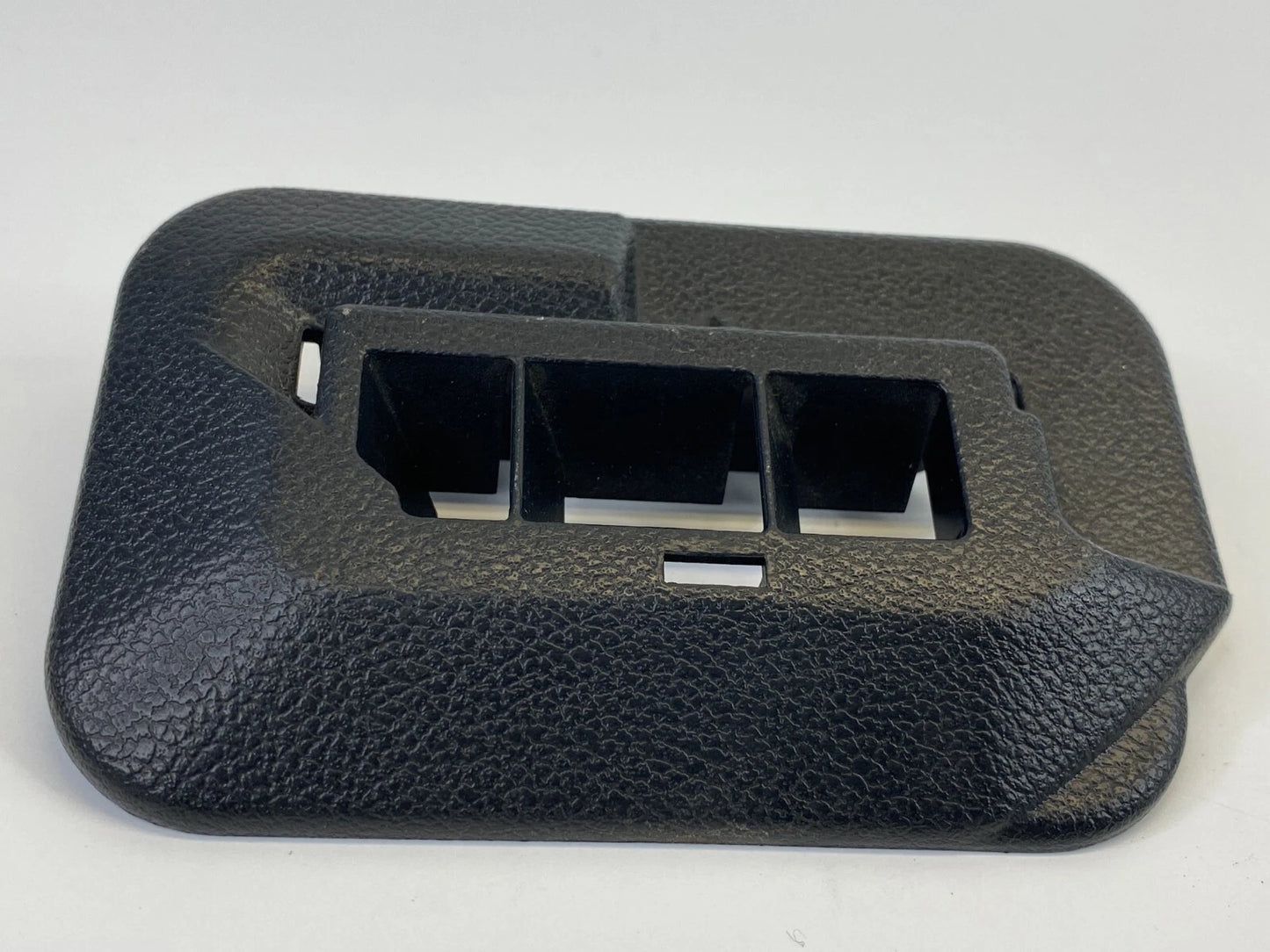 07 08 INFINITI G35 SEDAN FRONT RIGHT HEATER FOOT AIR DUCT VENT GRILLE TRIM PANEL