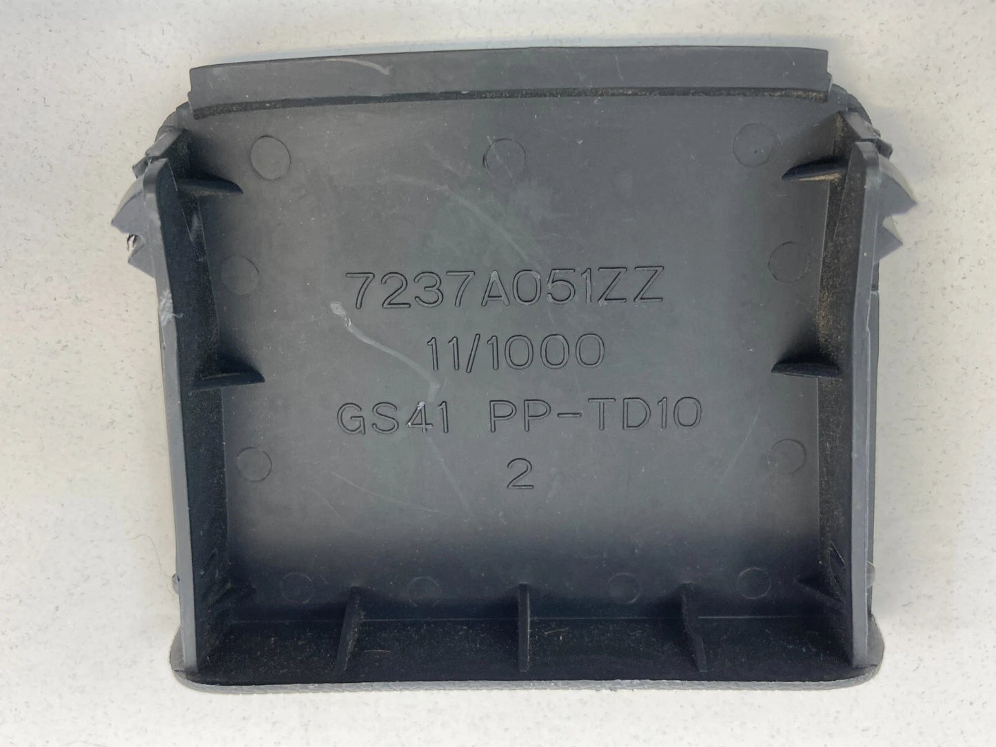 08-17 MITSUBISHI LANCER REAR SEAT CHILD SAFETY ANCHOR COVER CAP TRIM 7237A051ZZ
