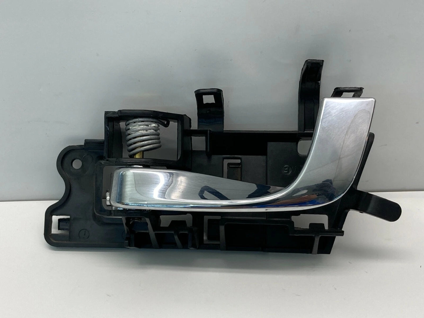 03 04 05 06 07 CADILLAC CTS FRONT LEFT DRIVER INTERIOR DOOR HANDLE LH 25707889