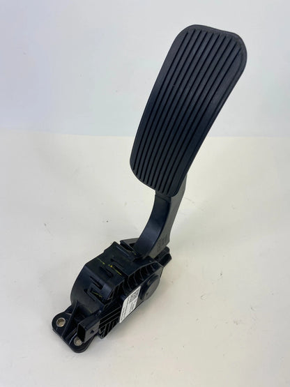 2013-2019 Ford Taurus Accelerator Pedal Gas Assembly DG13-9F836-AC OEM