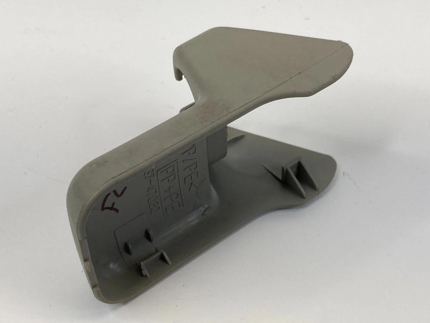 2004-2009 TOYOTA PRIUS FRONT LEFT SEAT BACK TRACK END COVER CAP TRIM 72137-47030