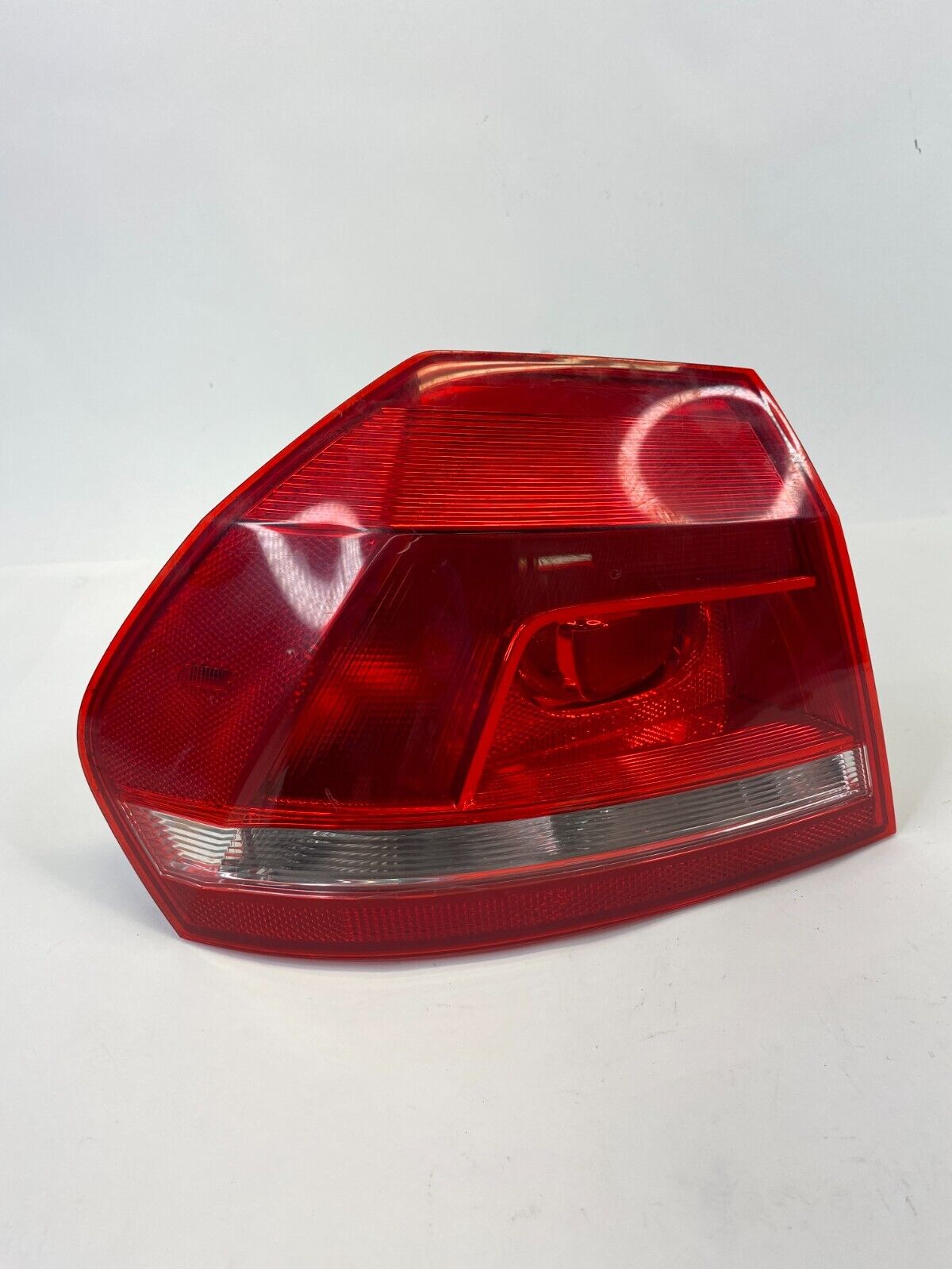 12-15 VW Passat Sedan Left Driver Tail Light Taillight Lamp Outer 561-945-095-C