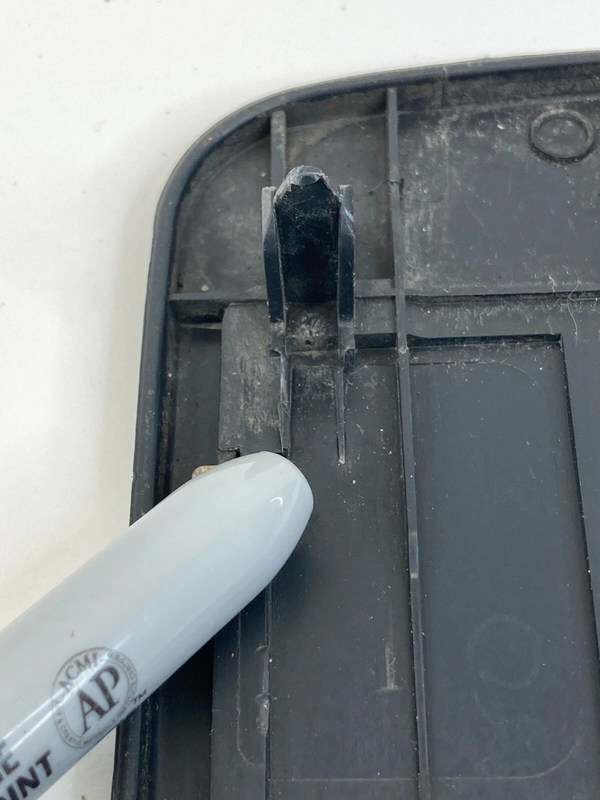 2007-2012 NISSAN VERSA REAR RIGHT DOOR STEP KICKING SCUFF SILL PLATE 769B2-EM00A