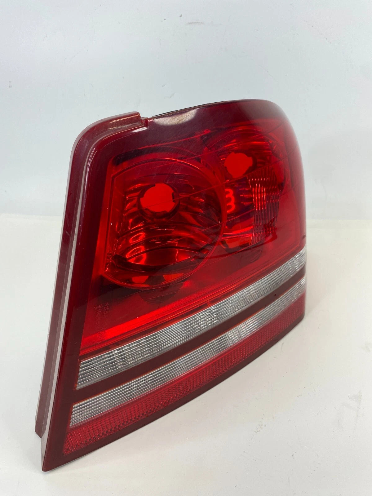 2008-2010 DODGE AVENGER SEDAN REAR TAIL LIGHT TAILLIGHT OUTER TAILLAMP LAMP OEM