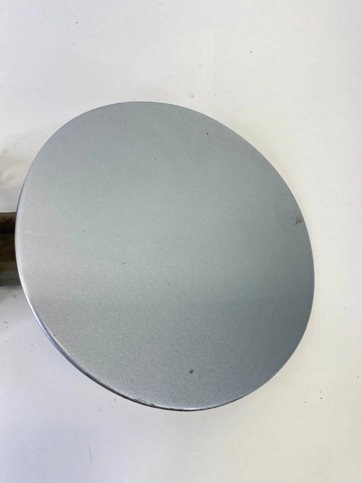 2013-2017 CHEVROLET TRAVERSE FUEL DOOR GAS FILLER LID COVER ASSEMBLY OEM FACTORY