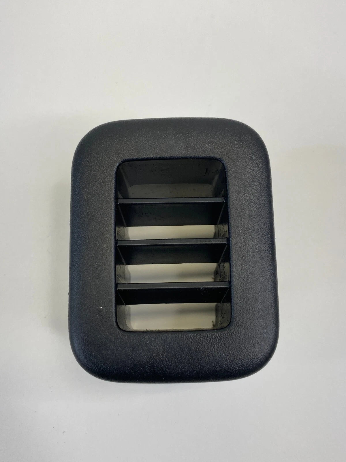 2009-2012 CHEVROLET TRAVERSE FRONT RIGHT DEFROSTER DEFOGGER AIR VENT GRILLE OEM
