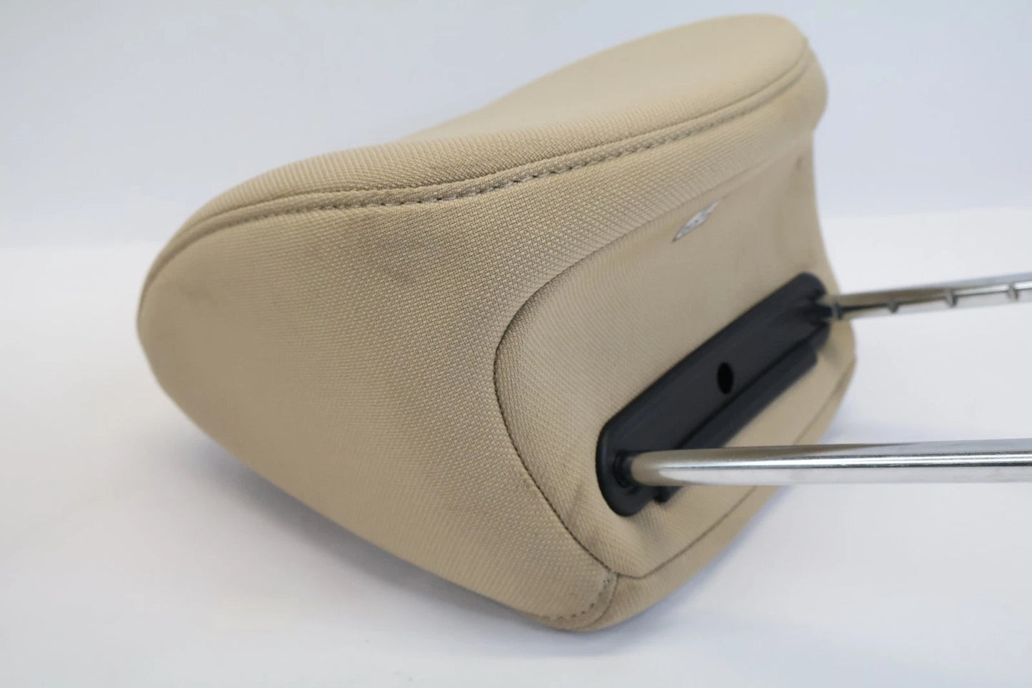 12-17 HYUNDAI ACCENT SEDAN FRONT SEAT HEADREST HEAD REST PAIR LEFT & RIGHT OEM