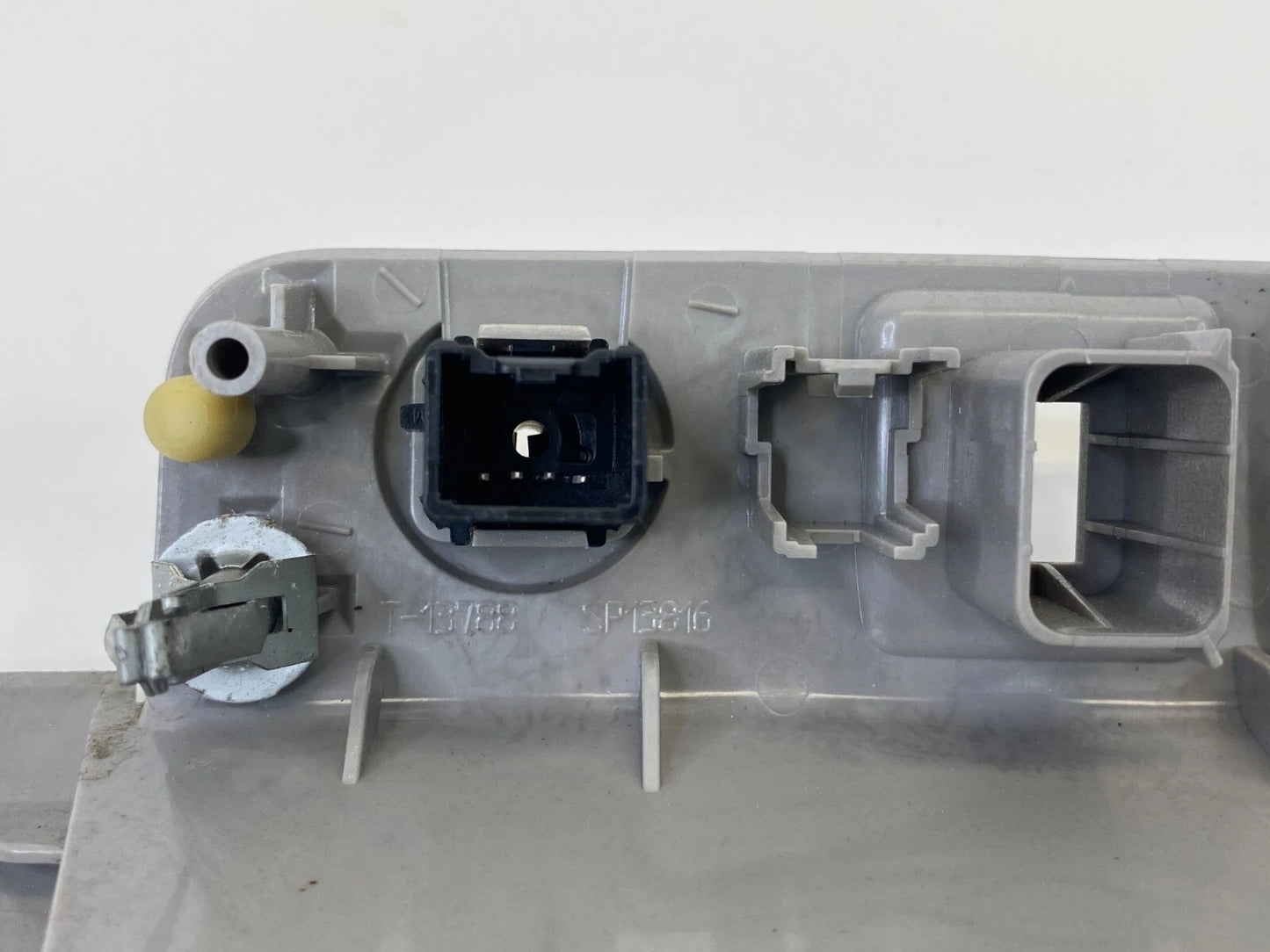 08-12 FORD ESCAPE CENTER DASH POWER OUTLET PANEL COVER TRIM 9L84-7804608 OEM