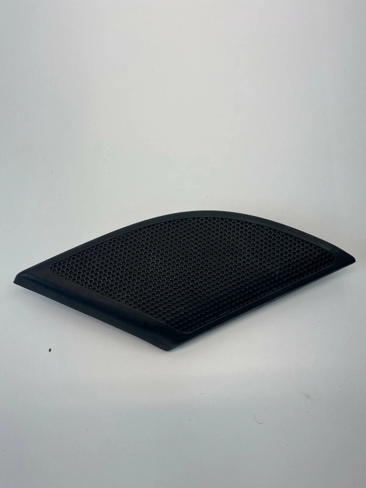 2008-2010 SATURN VUE REAR LEFT DOOR TWEETER SPEAKER GRILLE COVER OEM 96627975