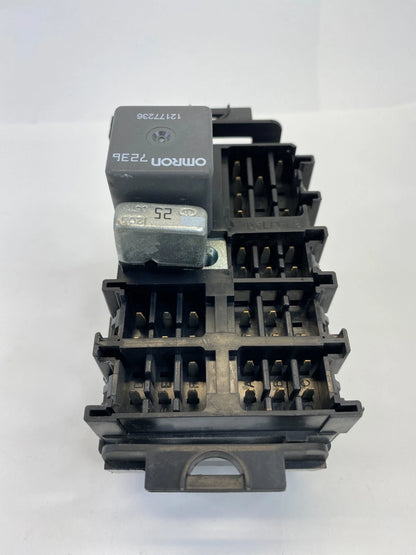 2000-2003 GMC YUKON 5.3L 16V A/T JUNCTION RELAY FUSE BOX BLOCK 15770995-01 OEM