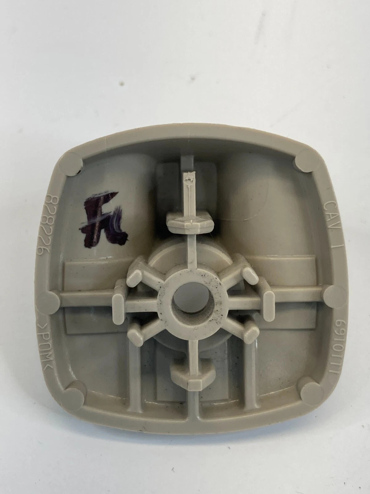 04-12 MITSUBISHI GALANT FRONT LEFT SUNVISOR SUN VISOR SHADE RETAINER CLIP 828226