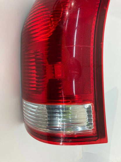 2002-2007 SATURN VUE REAR RIGHT PASSENGER TAIL LIGHT TAILLIGHT TAILLAMP 15851056
