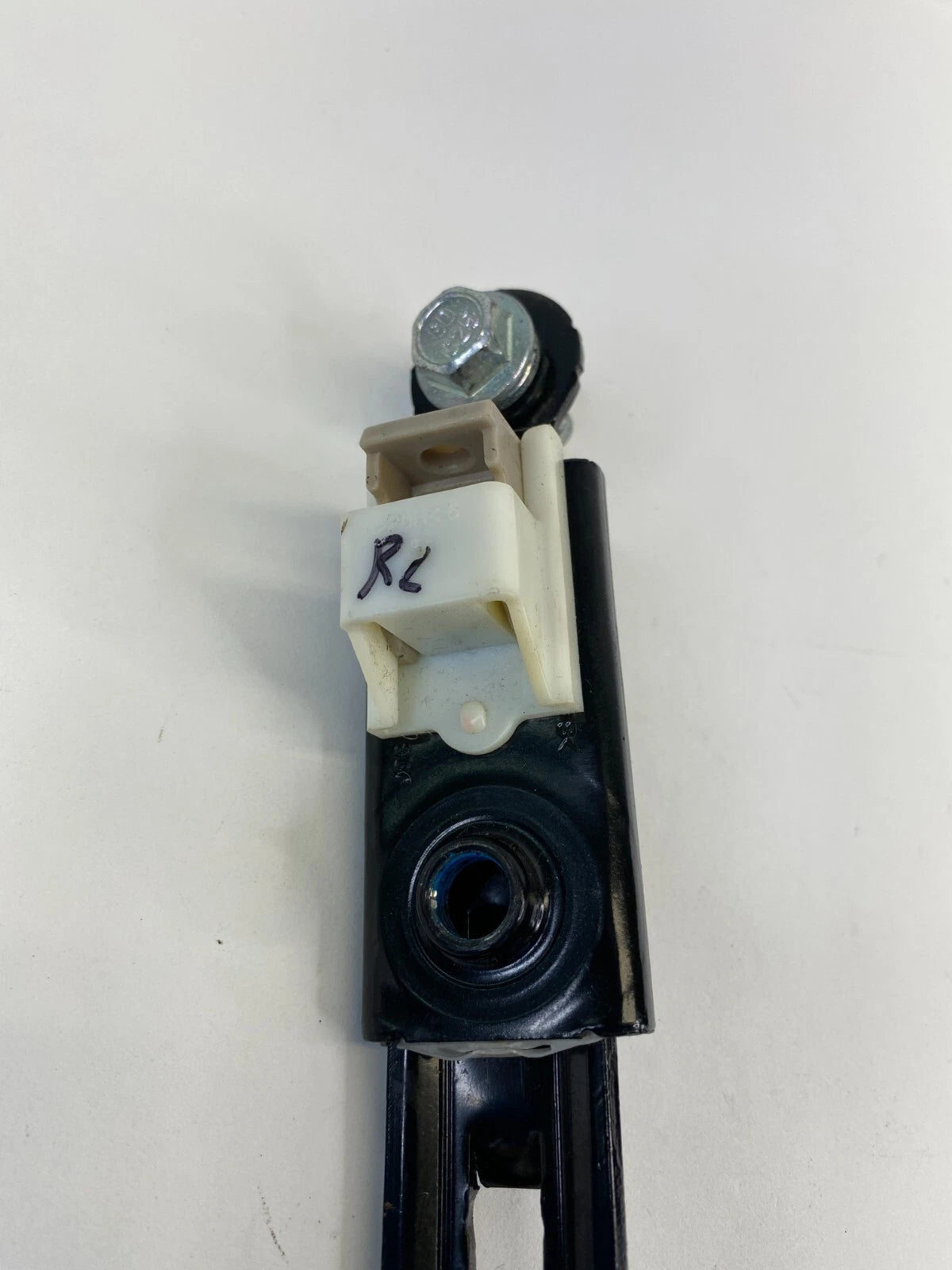 2011-2016 HYUNDAI ELANTRA REAR LEFT SEAT BELT ADJUSTER HEIGHT BRACKET SUPPORT